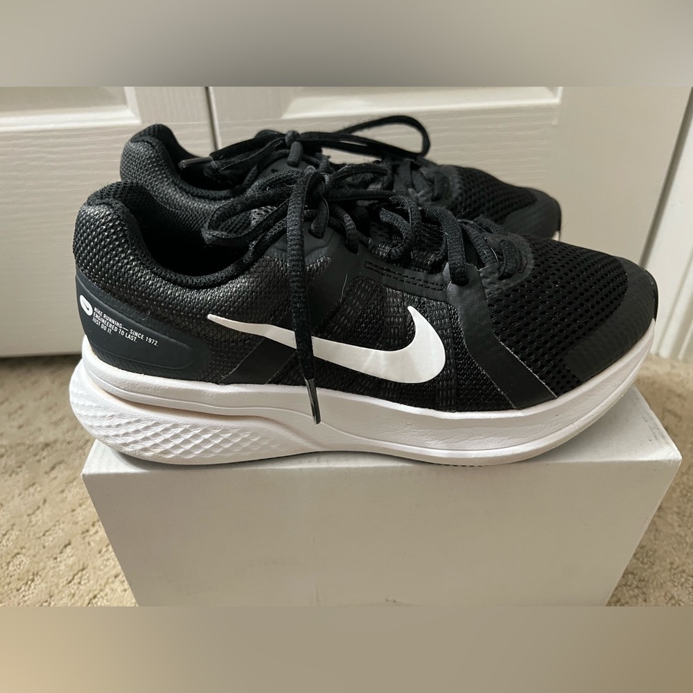 Nike Black and White Running Sneakers